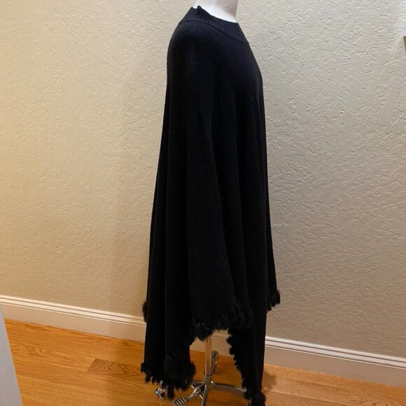 Jones NY Black boucle wool poncho with angora trim - Picture 5 of 13